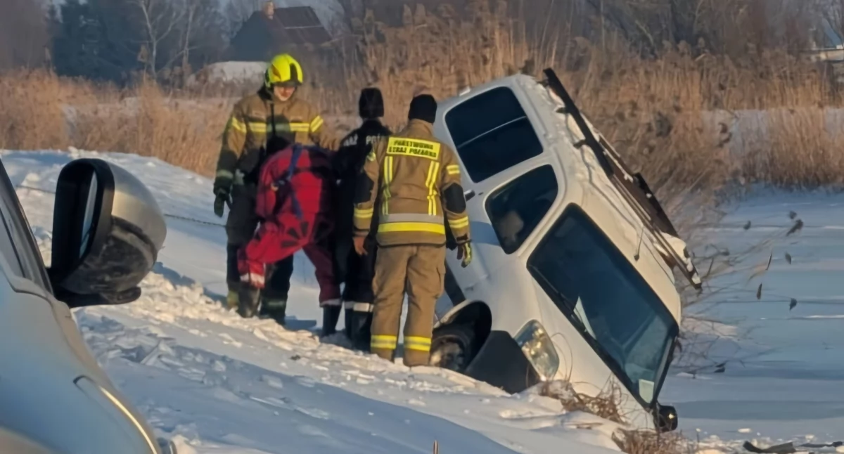Auto o mało nie wpadło do wody