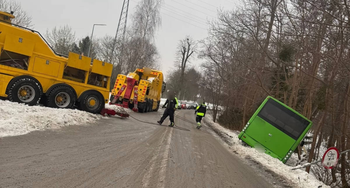 Wypadek na Fromborskiej. Dwie osoby w szpitalu