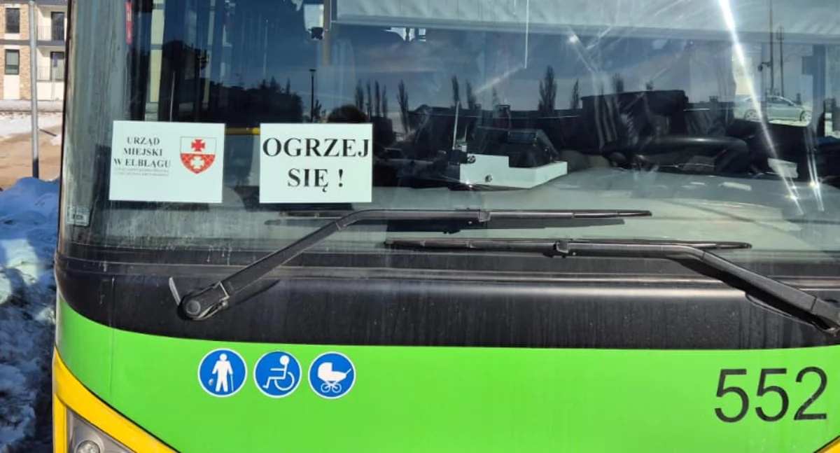 Mobilna ogrzewalnia w autobusie, ciepła zupa i koksowniki