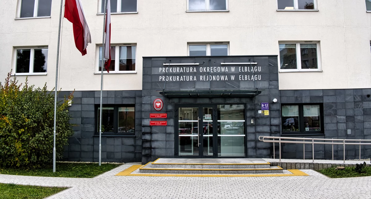 Nastolatek miał zaatakować nożem swoich znajomych. Odpowie przed sądem