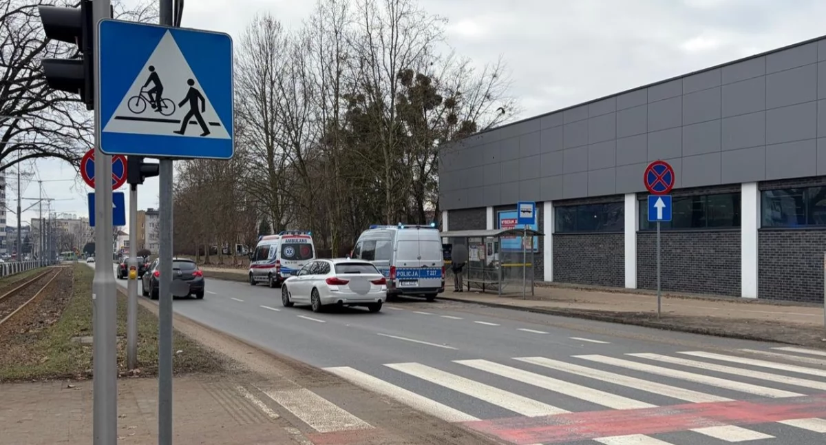 Potrącenie 84-latki na przejściu dla pieszych. Seniorka miała zielone światło
