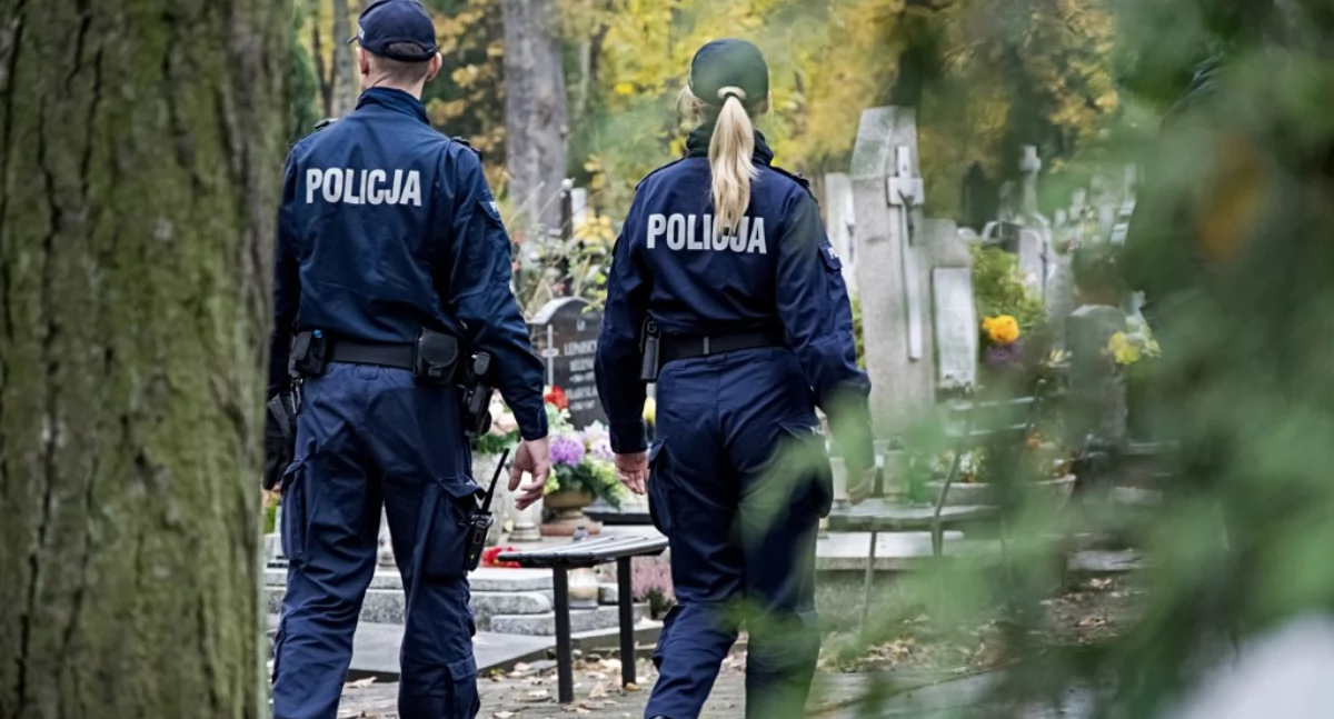 Kradzieże na cmentarzach w Elblągu. Policja apeluje o czujność