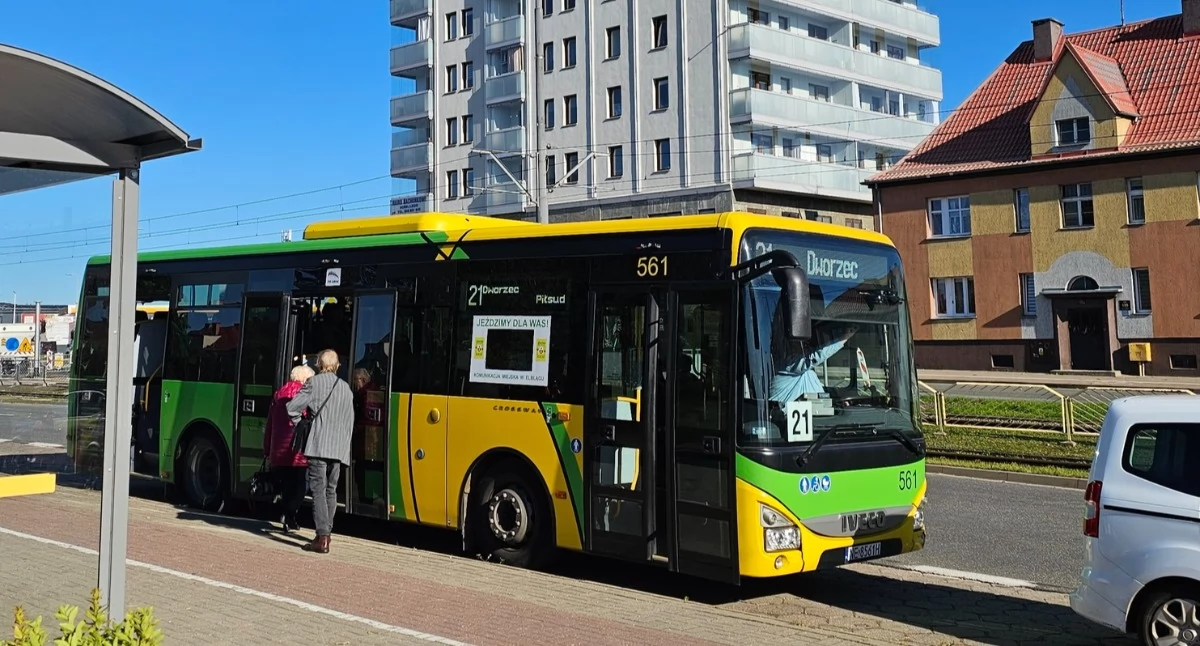 Świąteczne zmiany w komunikacji. Sprawdź, jak pojadą autobusy i tramwaje w Elblągu