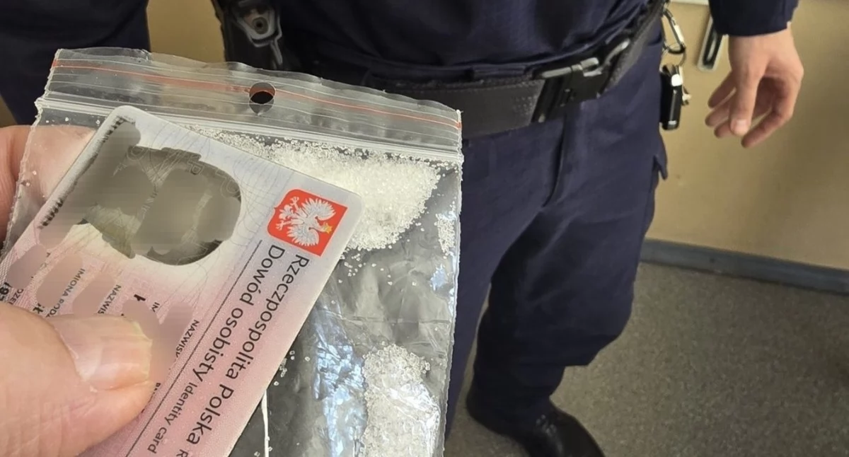 To nie był primaaprilisowy żart. Naprawdę wręczył to policjantom