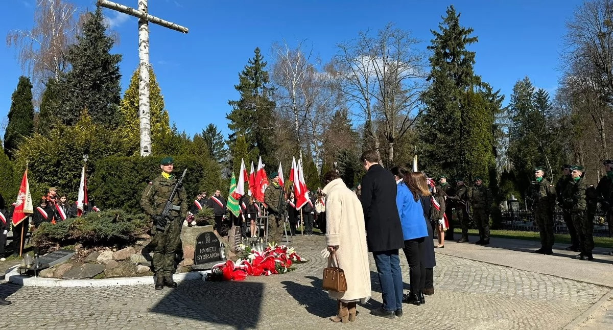Elbląg pamięta. 16 lat temu Polska zamarła po tragedii pod Smoleńskiem
