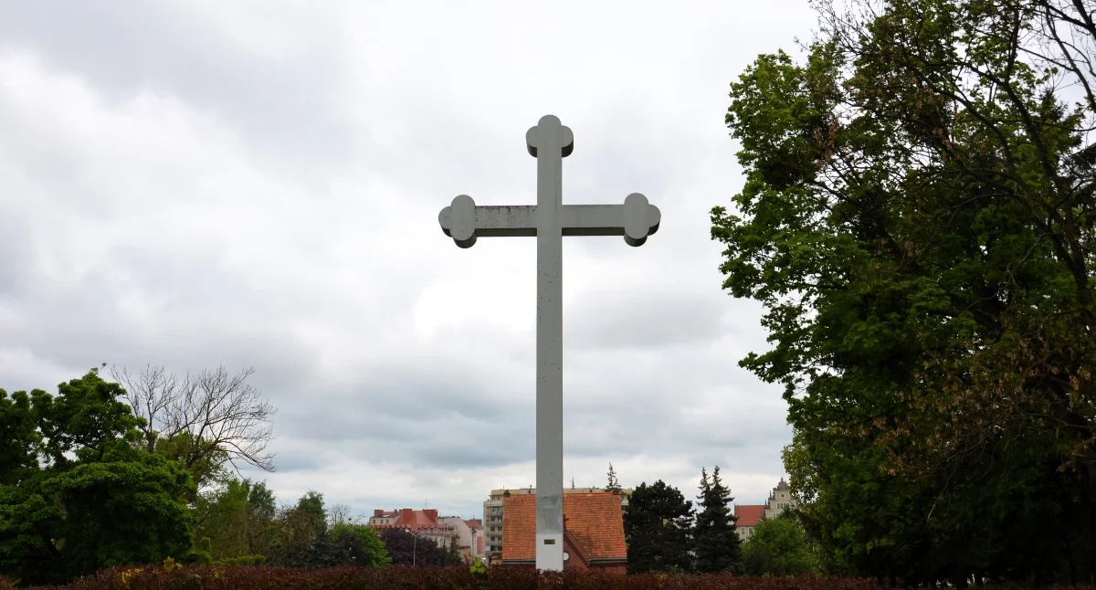 Radna interweniuje w sprawie papieskiego krzyża 