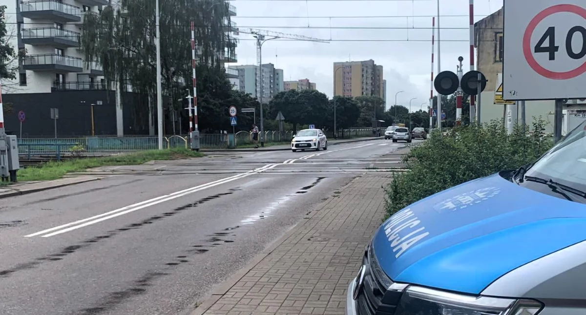 Policjanci z dronem patrolowali przejazd kolejowy przy ul. Malborskiej