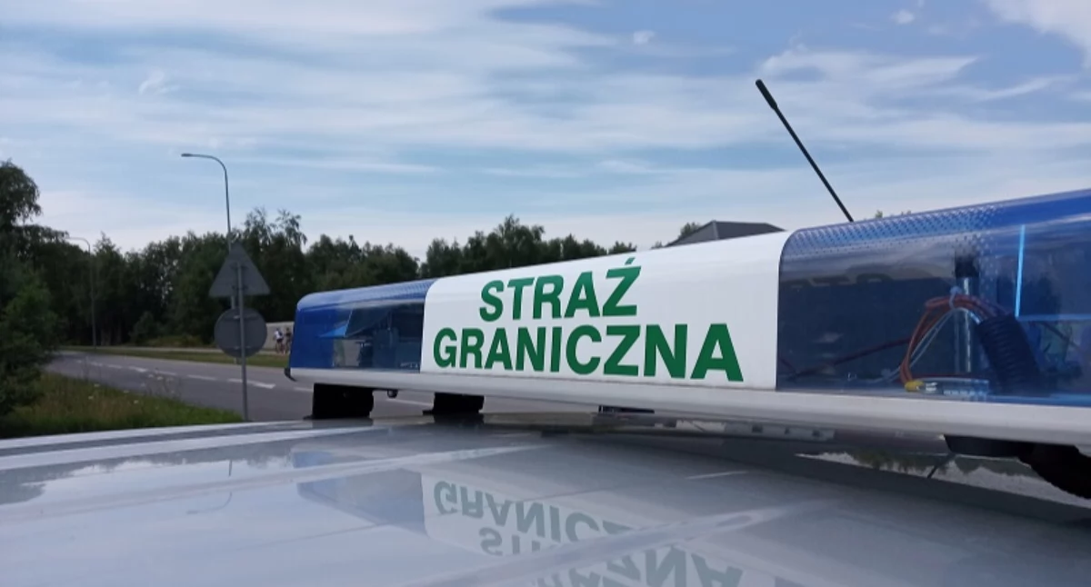 Awaria łodzi na Zalewie Wiślanym. Na pokładzie było sześć osób