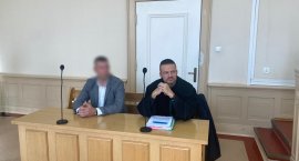 „Przyjęła rolę ofiary”. Ruszył proces elbląskiego policjanta oskarżonego o znęcania się nad świadkiem