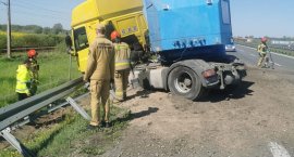 Droga S7: Samochód ciężarowy jadący w kierunku Warsz&hellip;