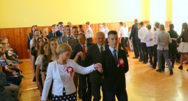 W Pasłęku zatańczyli poloneza dla Niepodległej
