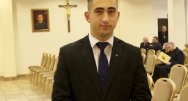 Porzucili wszystko dla sutanny  . 