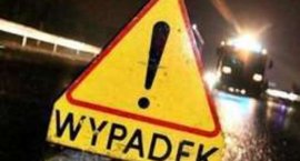 24-latek autem uderzył w drzewo. Próbowali go reanim&hellip;