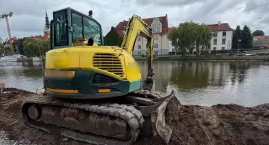Wypadek na Warszawskiej. Mężczyzna przygnieciony prz&hellip;