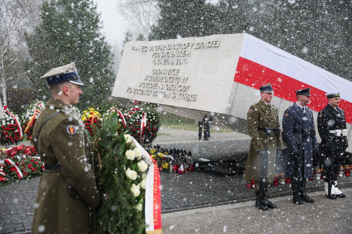 Politycy złożyli hołd ofiarom katastrofy smoleńskiej