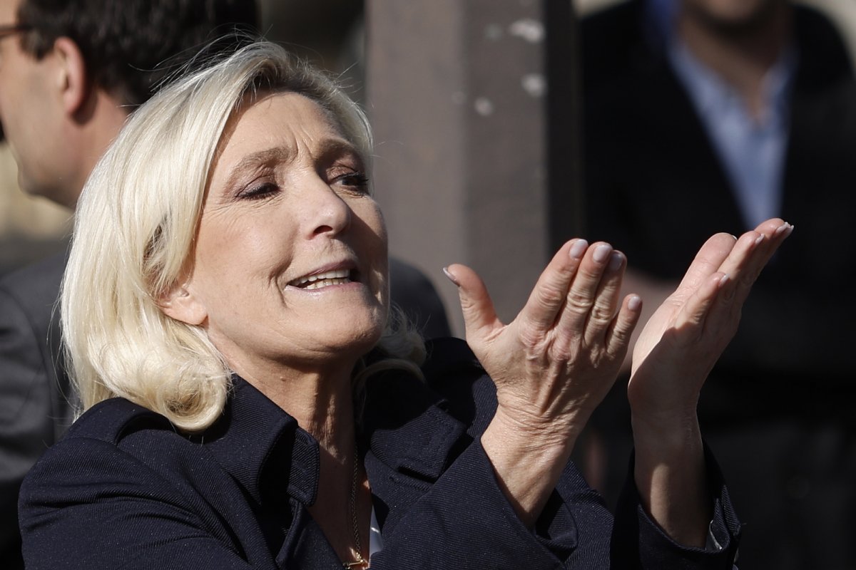Marine Le Pen  na wiecu w Paryżu o 
