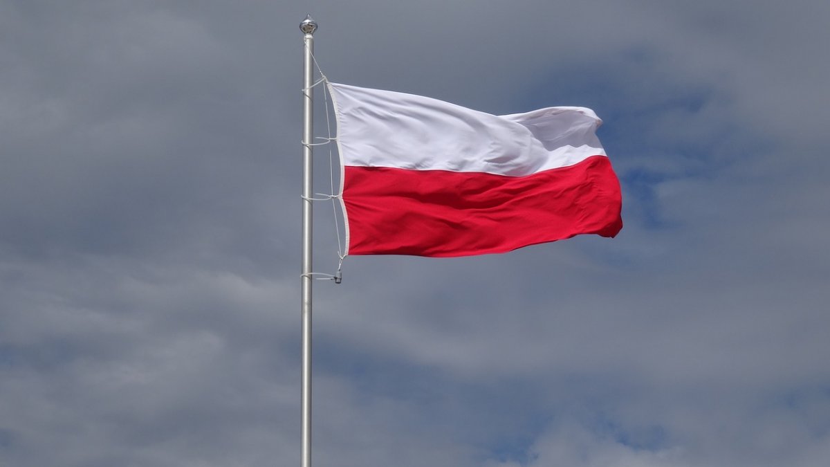 Zniszczono symbole narodowe. Jest zawiadomienie do prokuratury