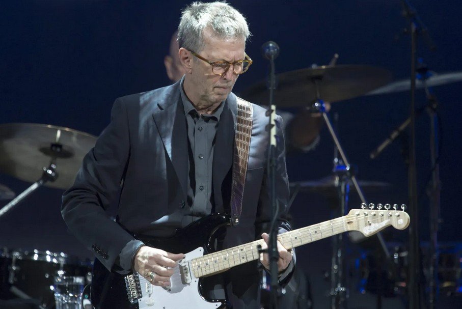 Od ortodoksyjnego bluesmana po gwiazdę pop - Eric Clapton skończył 80 lat
