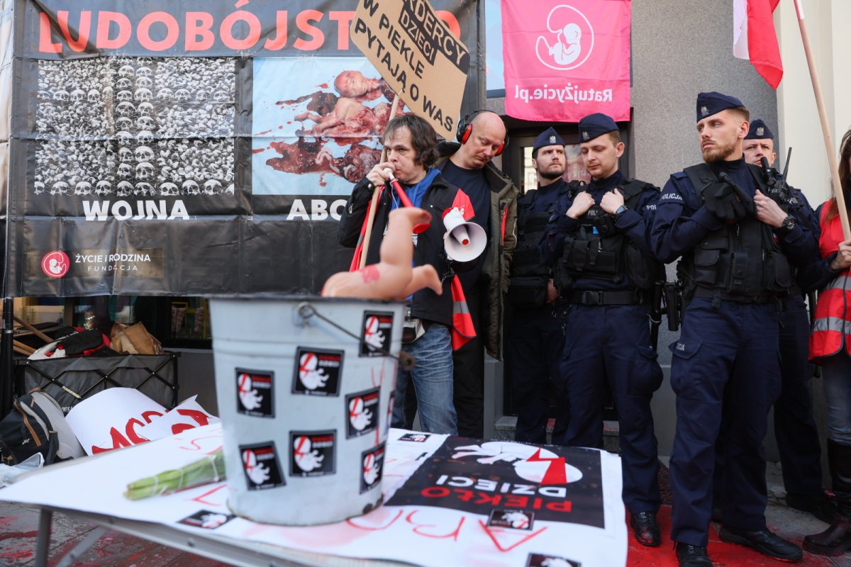 Aborcjoniści nie zwalniają. W Warszawie powstała...przychodnia aborcyjna