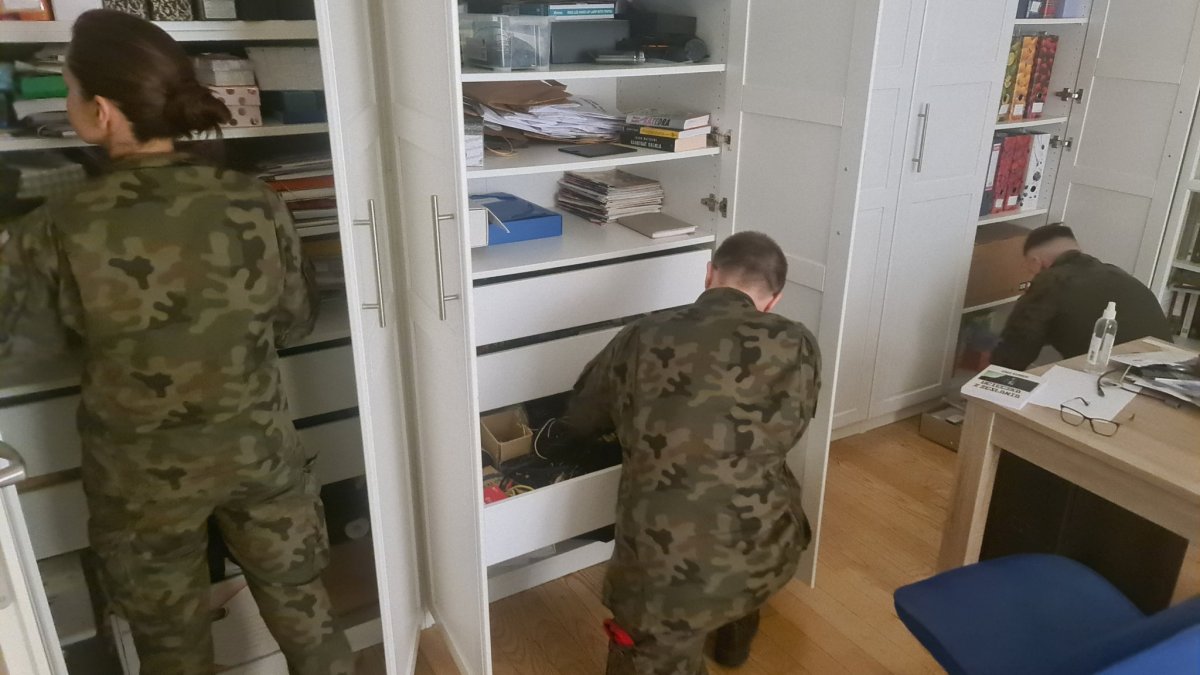 Żandarmeria Wojskowa przeszukała dom znanej dziennikarki. Szukali części tupolewa
