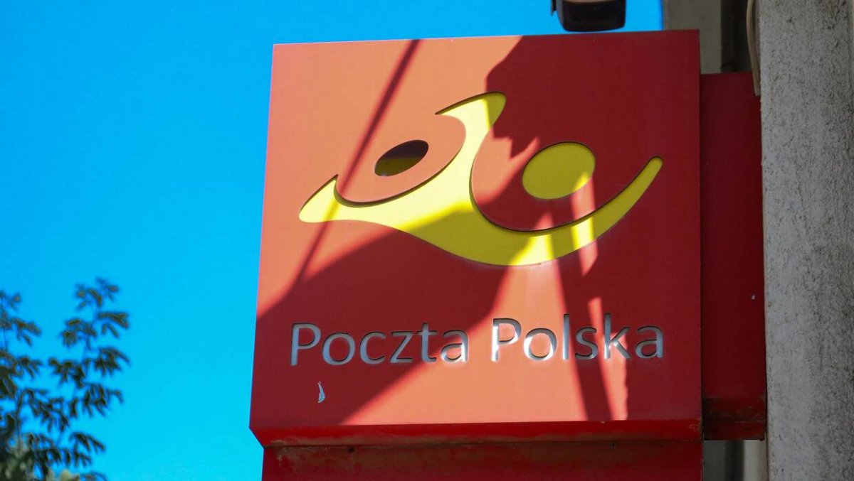 Poczta Polska: zamrożenie programu odejść i zwolnień, nowy regulamin wynagrodzeń
