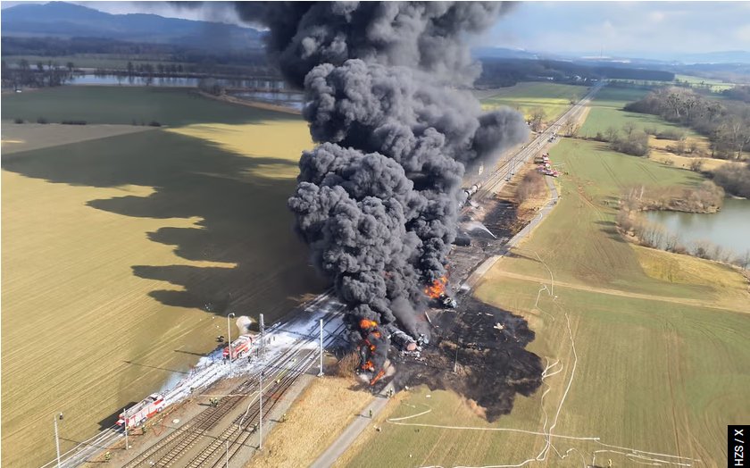 Na Morawach płonie pociąg towarowy z benzolem
