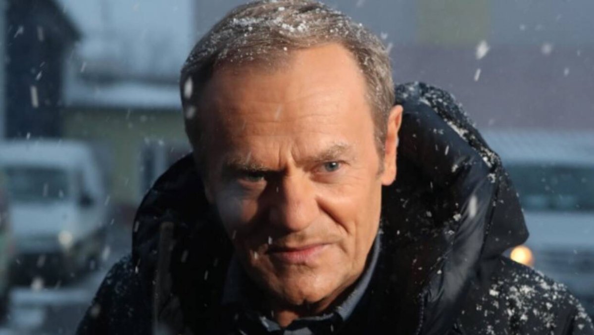 Premier Tusk miał wypadek na stoku. 