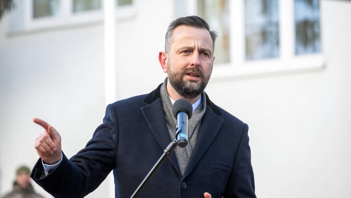 Sprawa wysłania polskich żołnierzy na Ukrainę. Szef MON zabiera głos
