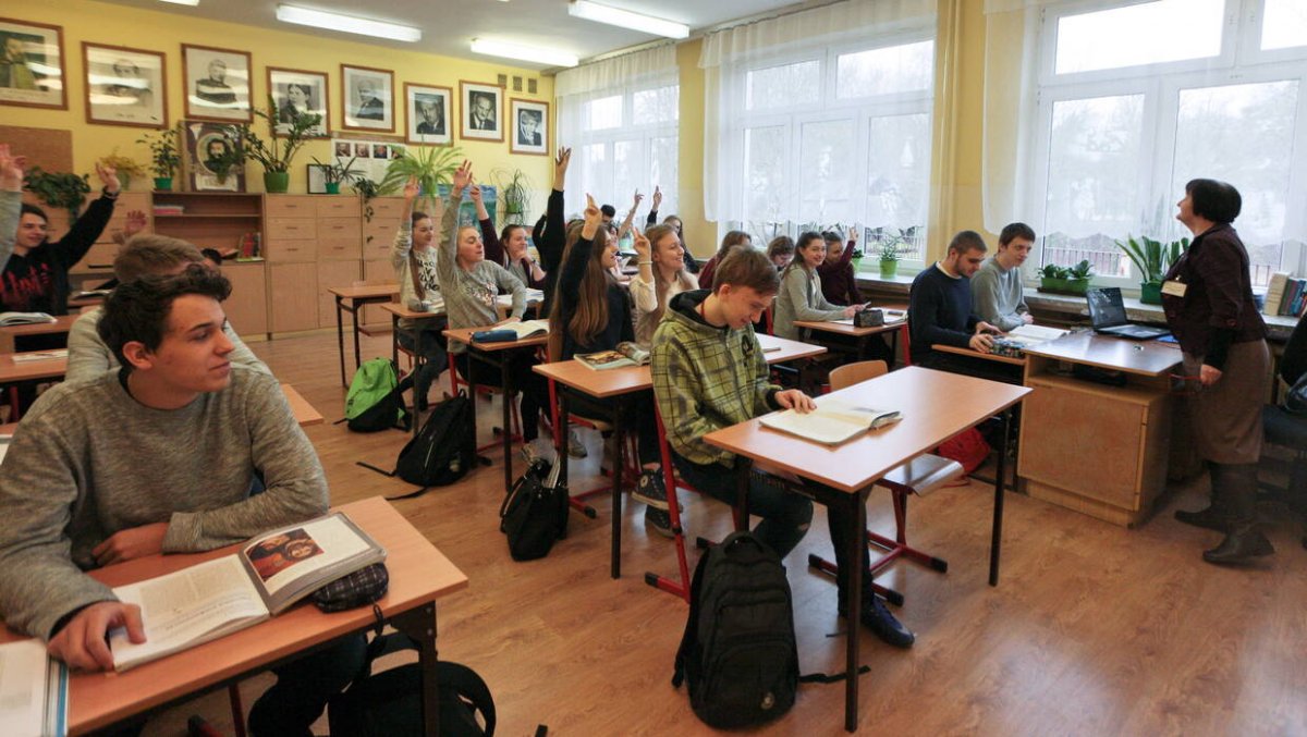 Grypowy paraliż polskich szkół. Czy jest komu uczyć?
