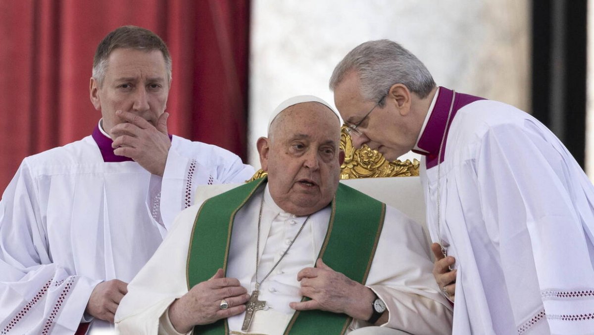 Nowe informacje o stanie zdrowia papieża Franciszka. Wierni zaniepokojeni 