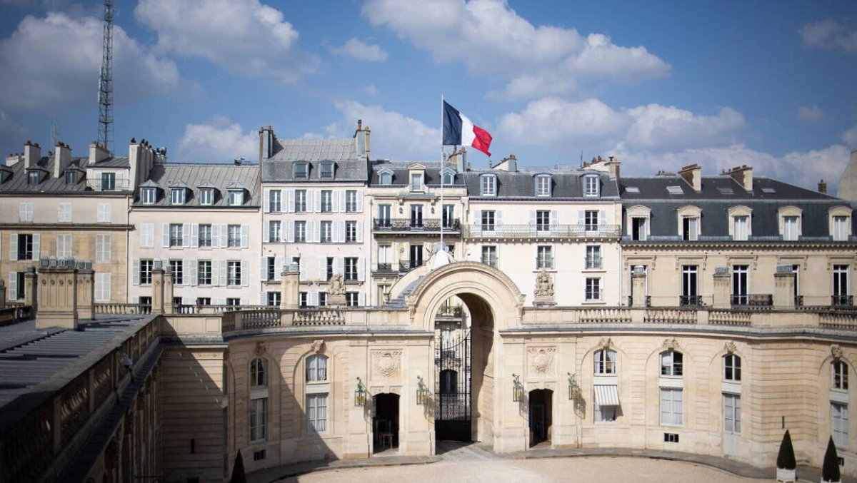 Macron organizuje pilne spotkanie ws. Ukrainy.
