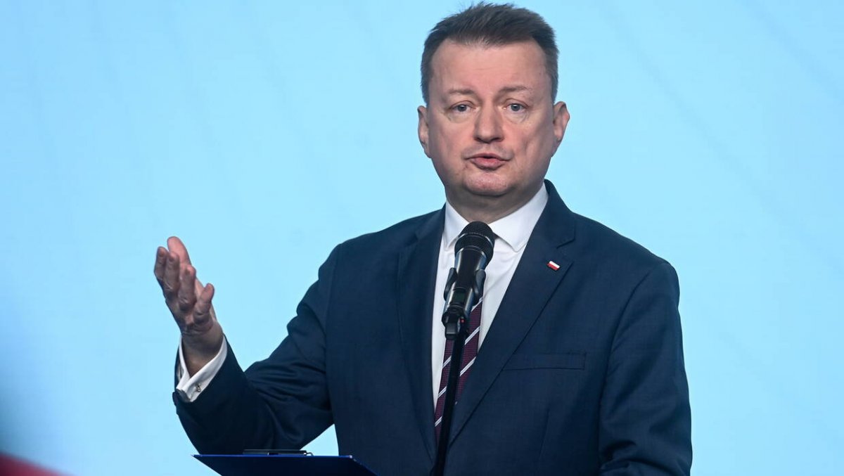 Błaszczak alarmuje: Czeka nas zalew nielegalnych migrantów. PiS chce wypowiedzenia paktu migracyjnego. Składa projekt uchwały
