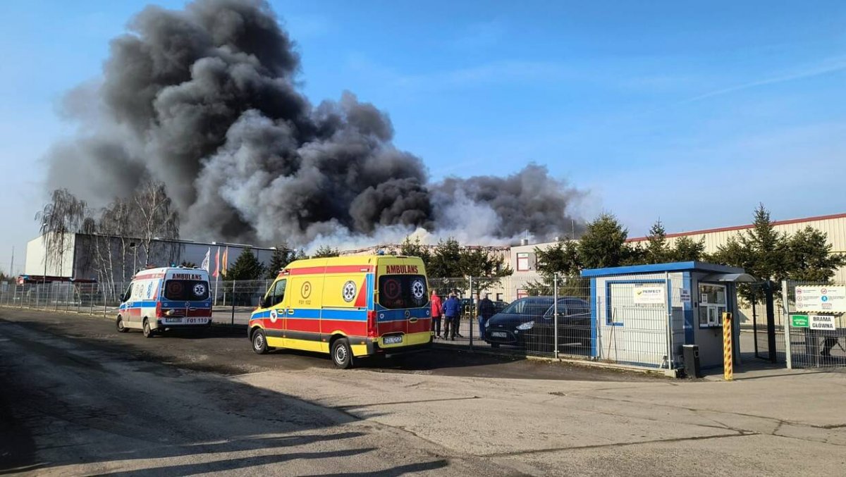  Płonie hala firmy DBW