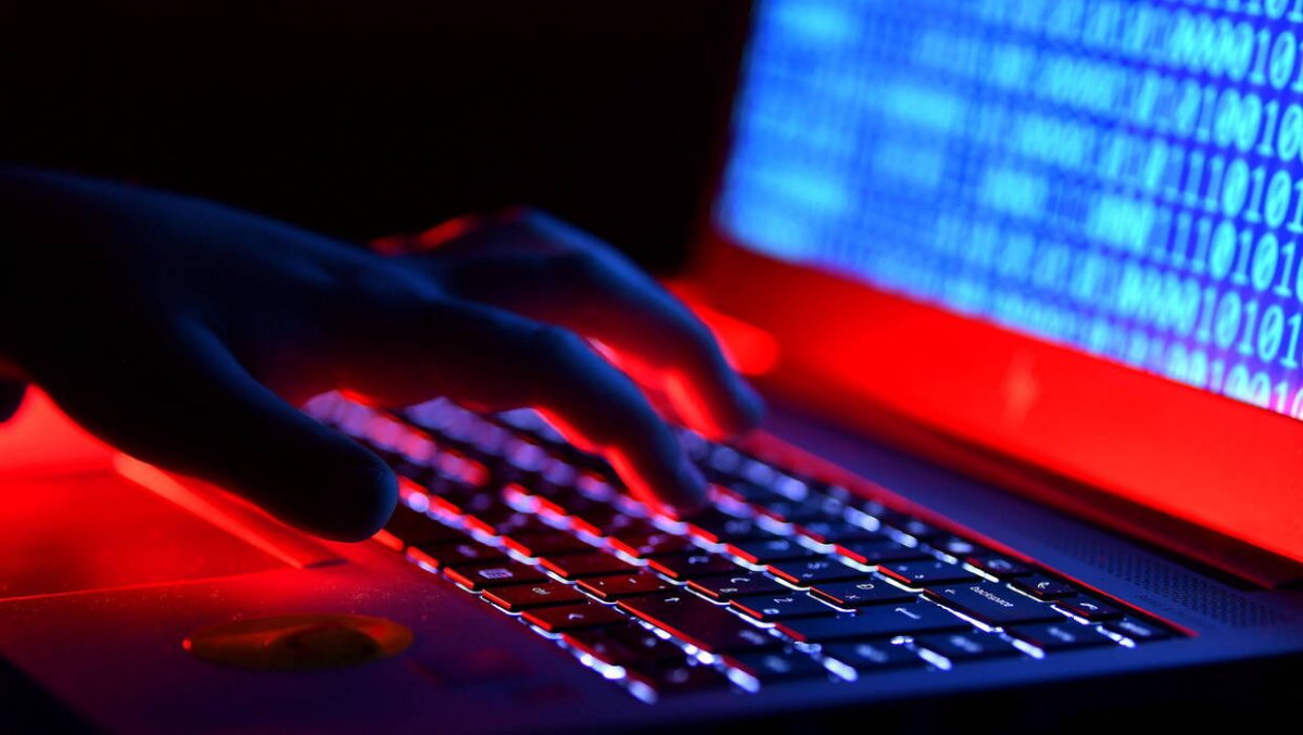 Oszuści polują na młodych
