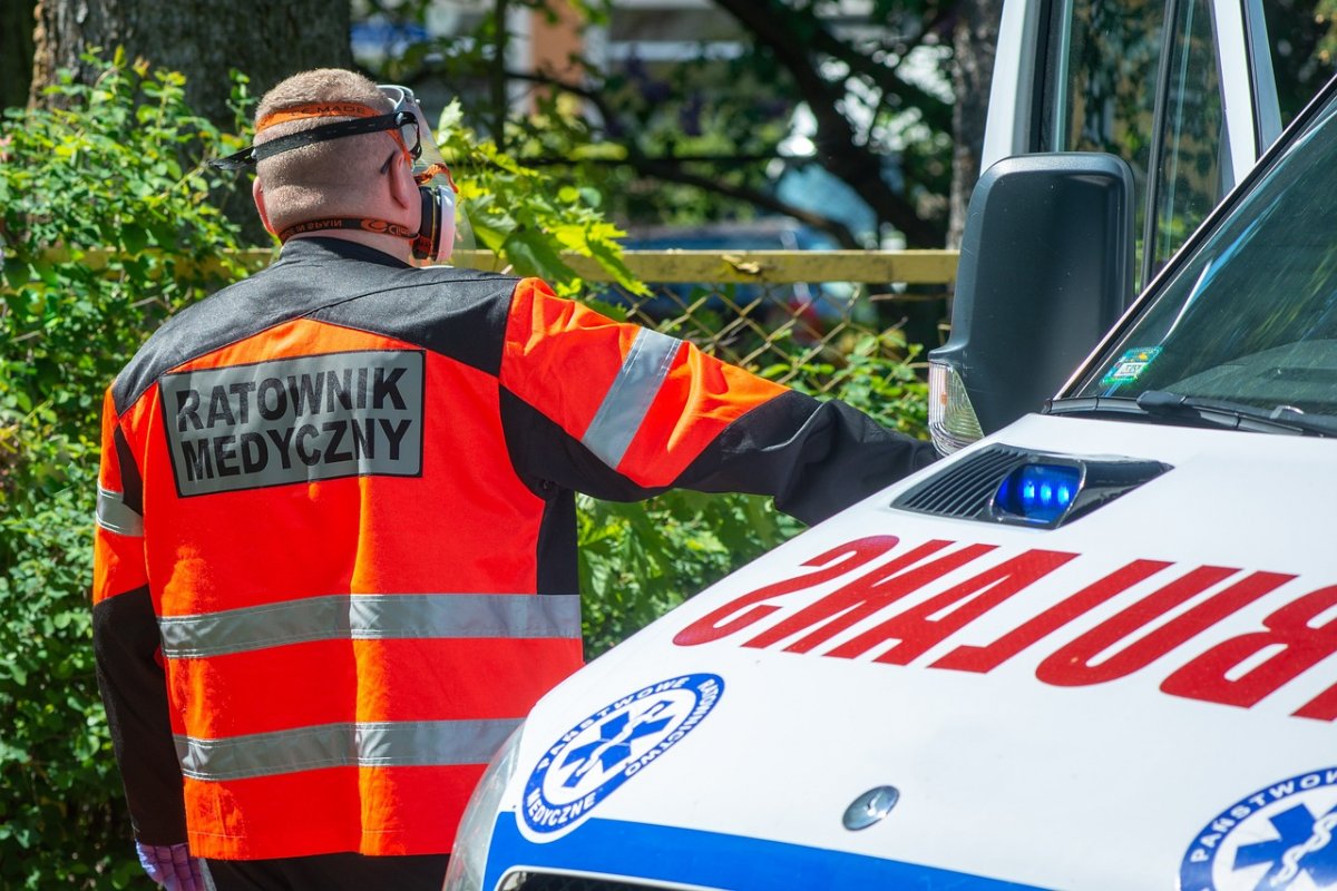 Rząd planuje wprowadzenie kamizelek nożoodpornych? To pokłosie ataku na ratownika w Siedlcach 