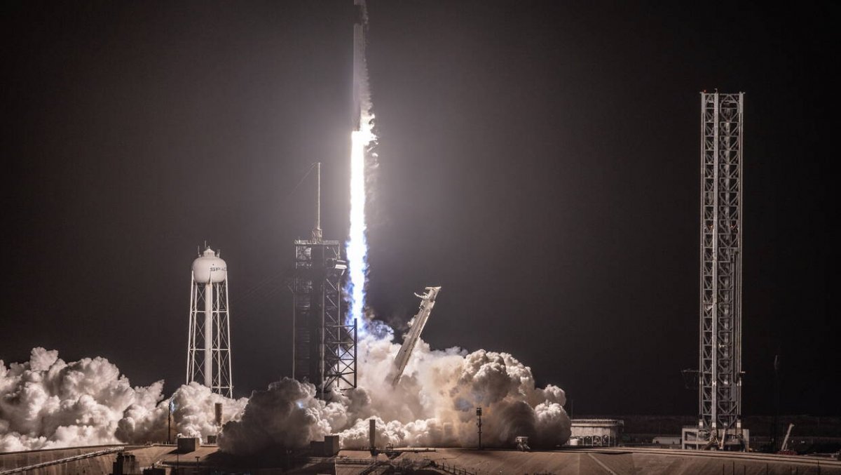 SpaceX wystrzelił dwa lądowniki księżycowe
