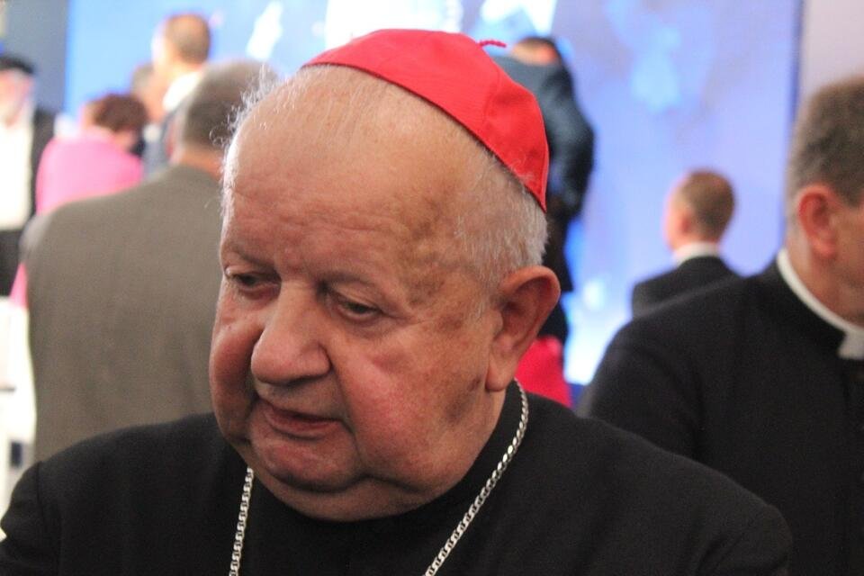 Kardynał Dziwisz zaprzecza rewelacjom Onetu