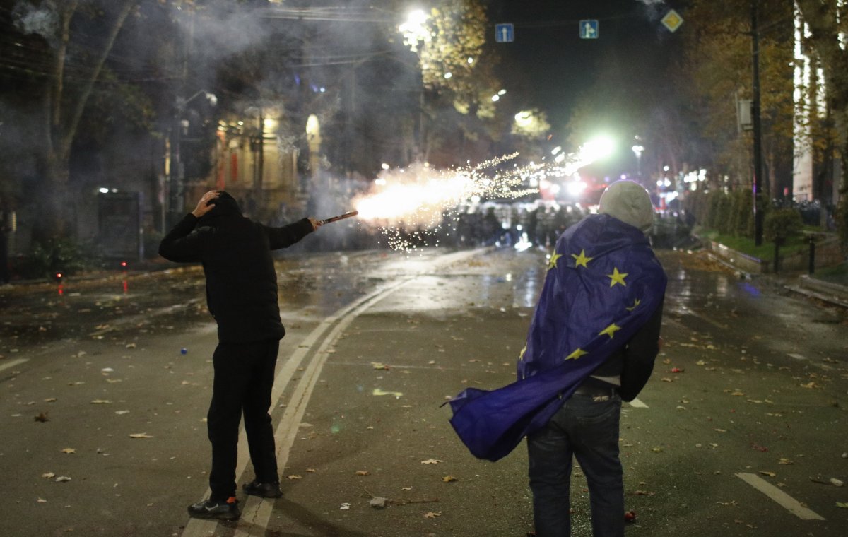 Protesty w Tbilisi: obrońcy praw człowieka alarmują o brutalności służb