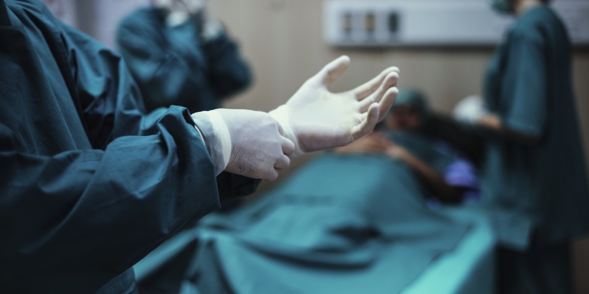 Znany lekarz oskarżony. Pacjentka zmarła po eksperymencie medycznym
