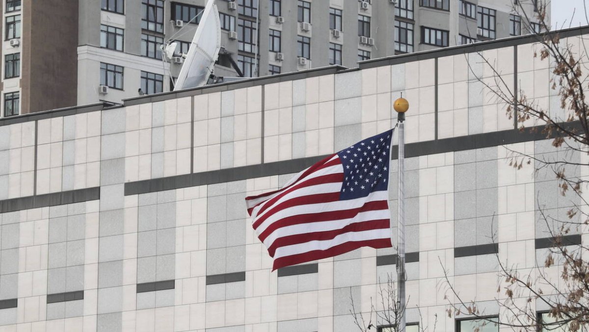 USA zamykają ambasadę w Kijowie: ostrzeżenie o możliwym ataku lotniczym