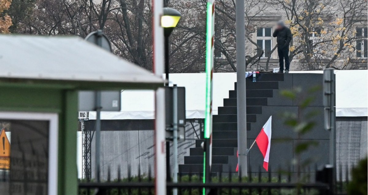 Kto kłamie? Policja czy wojsko?