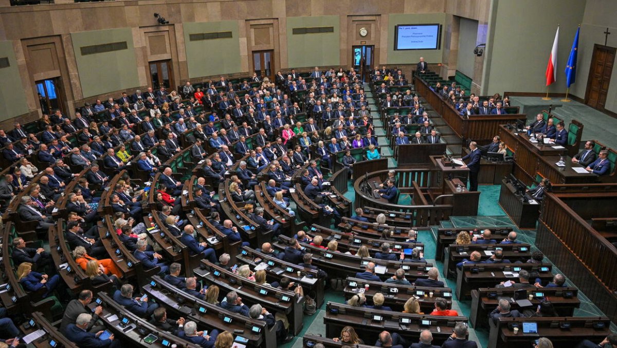 Sondaże rok po wyborach. Jak wyglądają?