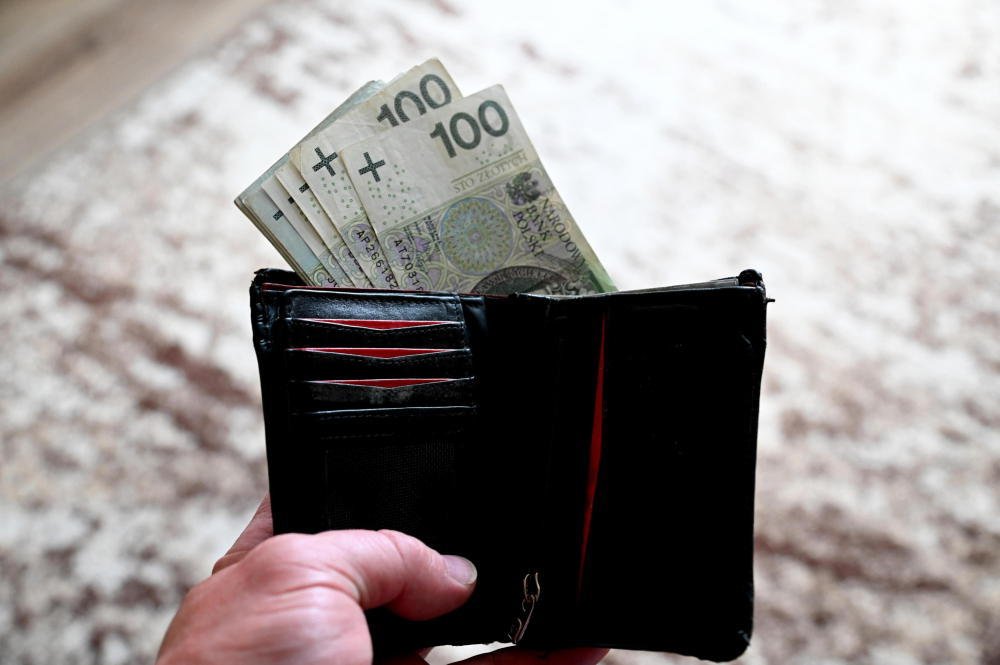 Jesteśmy winni miliardy złotych! Polacy toną w długach