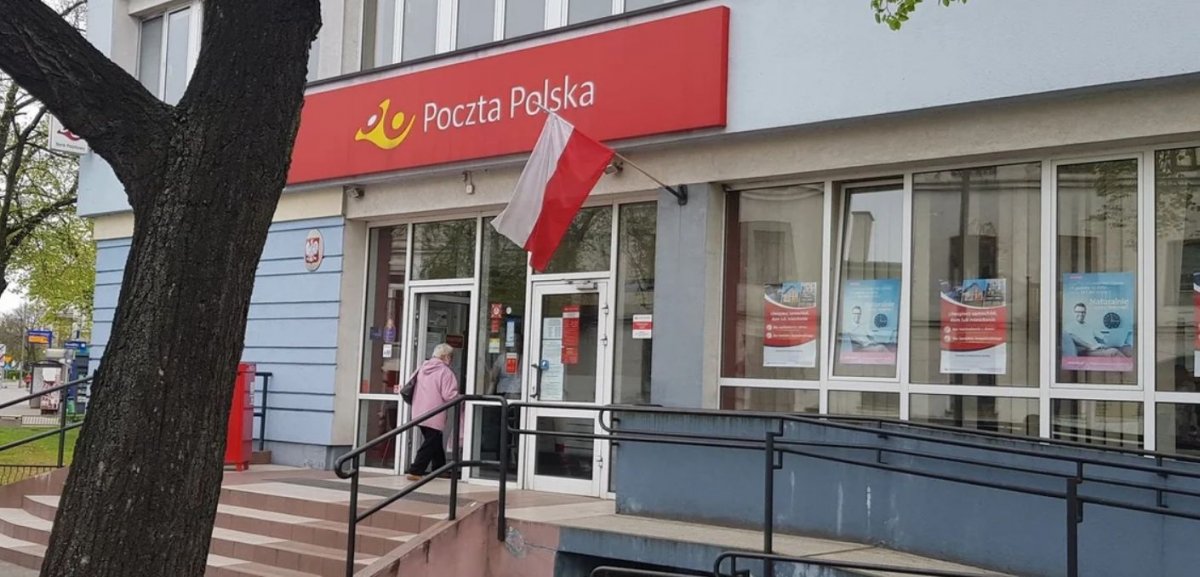 Tysiące pocztowców „dobrowolnie” na bruk. Koszt? Setki milionów