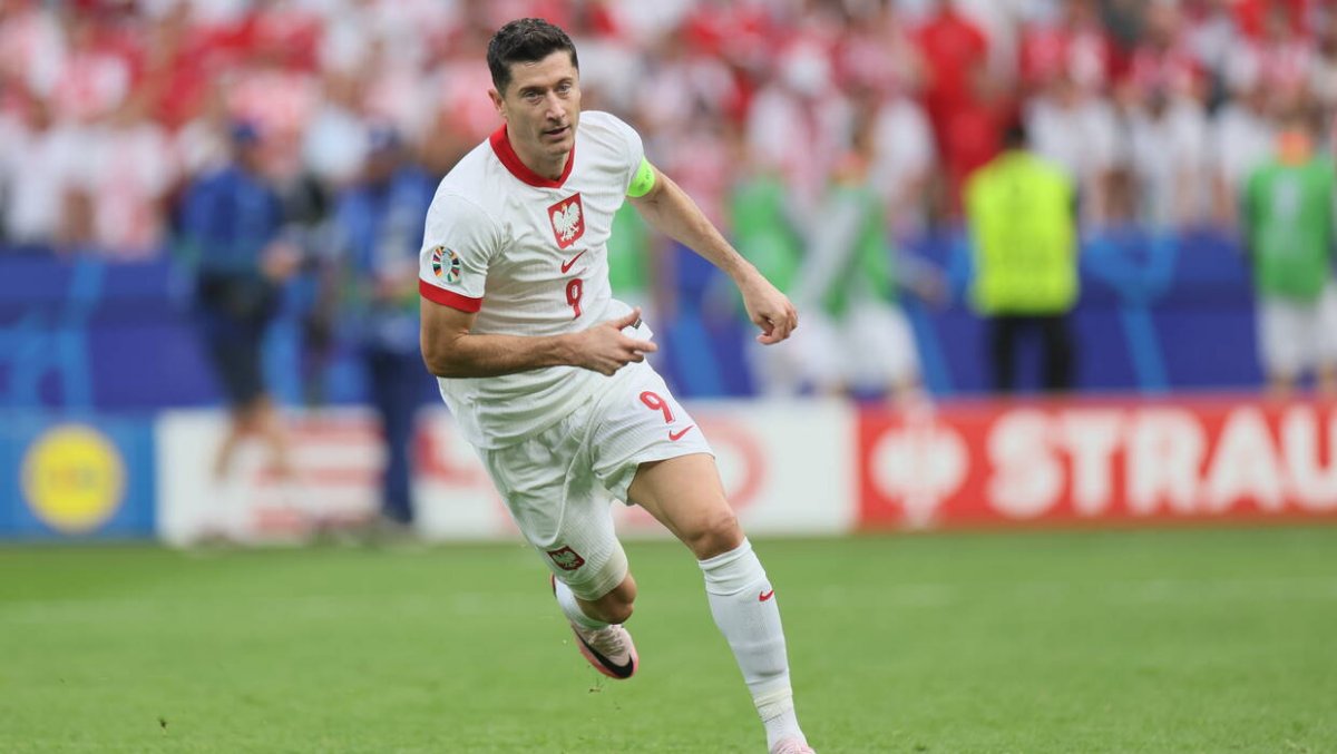 Lewandowski kontra Ronaldo w Warszawie. Kto wygra mecz?