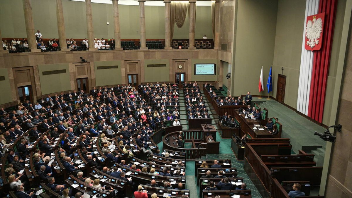 Zmiany na podium. Znamy najnowszy sondaż