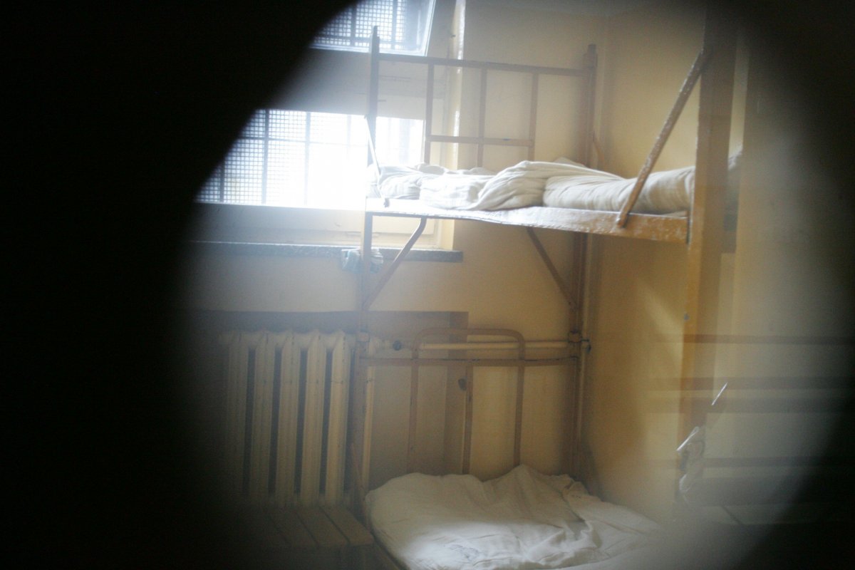 Udawali fotografów i robili zdjęcia małym dziewczynkom