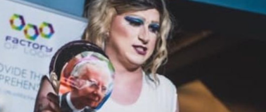 Drag queen odpowie za podcinanie gardła lalce symbolizującej 