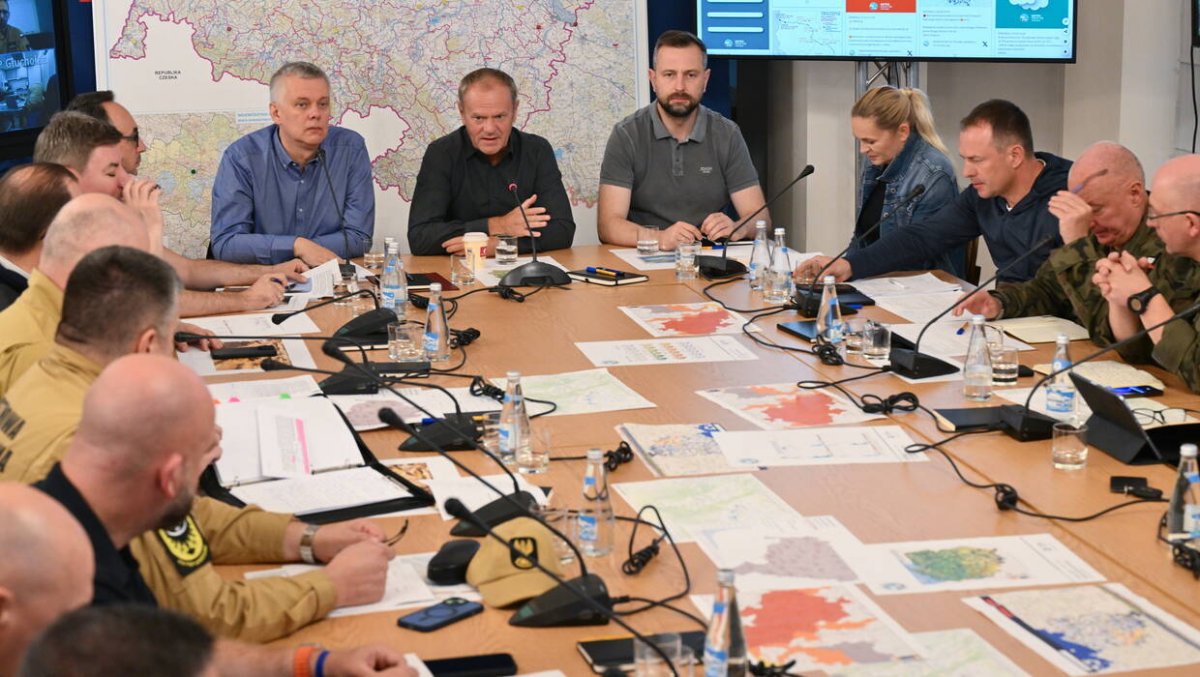 Kolejna noc walki z powodzią. Czas na sztab w Warszawie 