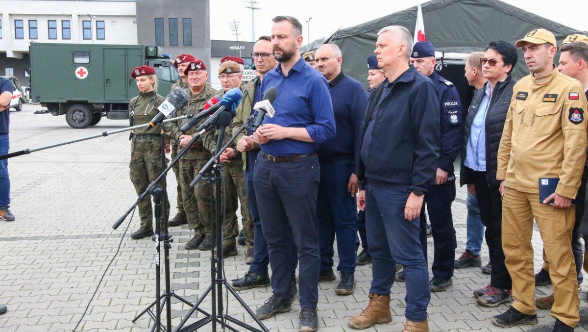 Nysa po powodzi. Szpital polowy przyjął pierwszych pacjentów, rusza operacja postawienia tymczasowych mostów
